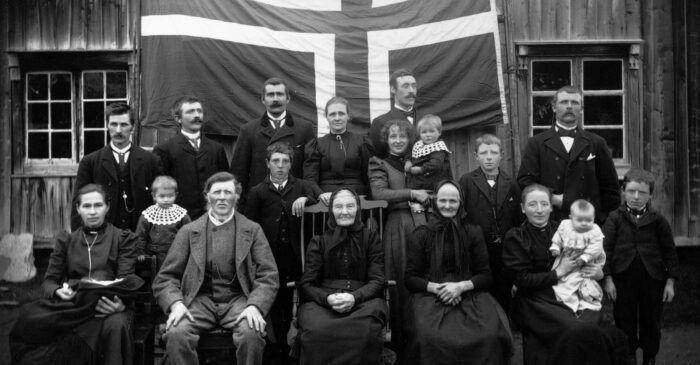 Den lille utstillingen "Amerikakofferten" finner du i gangen på museets administrasjonsbygg